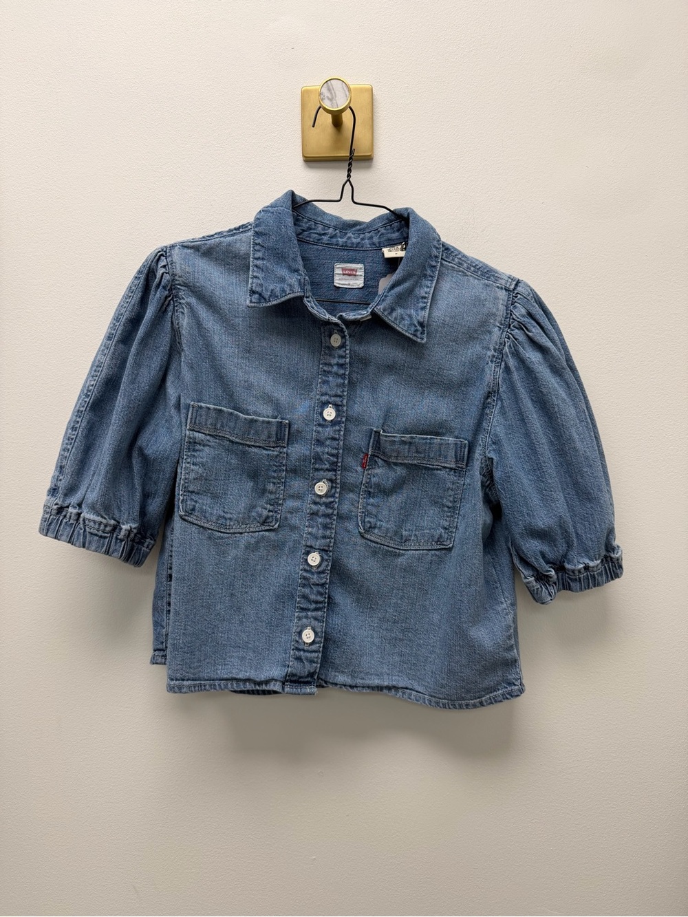 LEVIS puff shoulder short sleeve button up. sz med